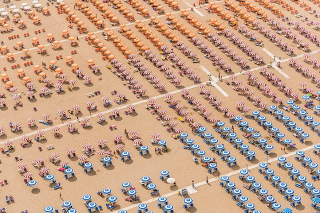 Illustration for article titled Aerial Shots of Beach Show Man Wringing Order From Nature